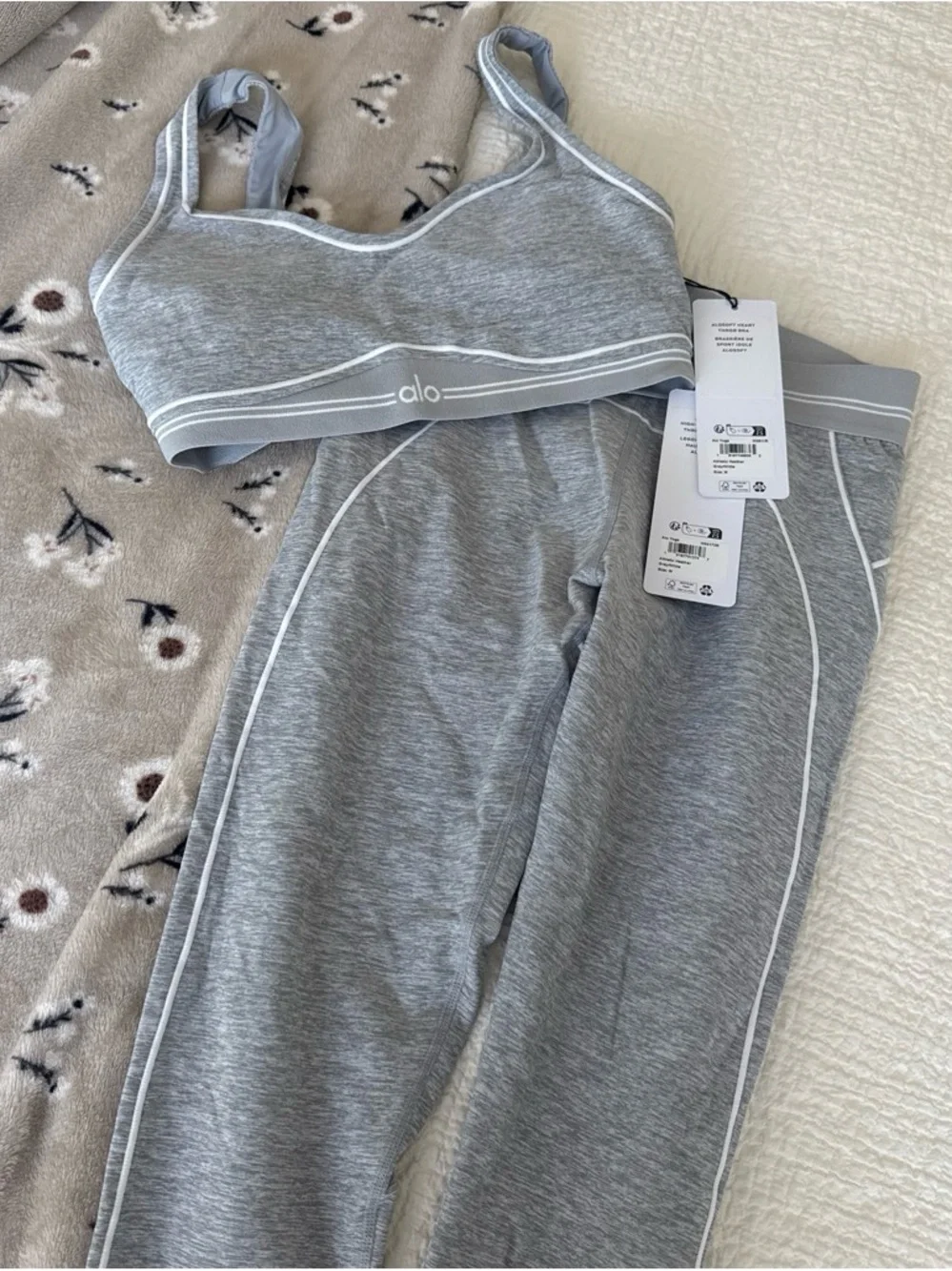 BUNDLE BRAND NEW ALO Yoga Gray Seamless Sports Bra & Leggings Set - Picture 1 of 9